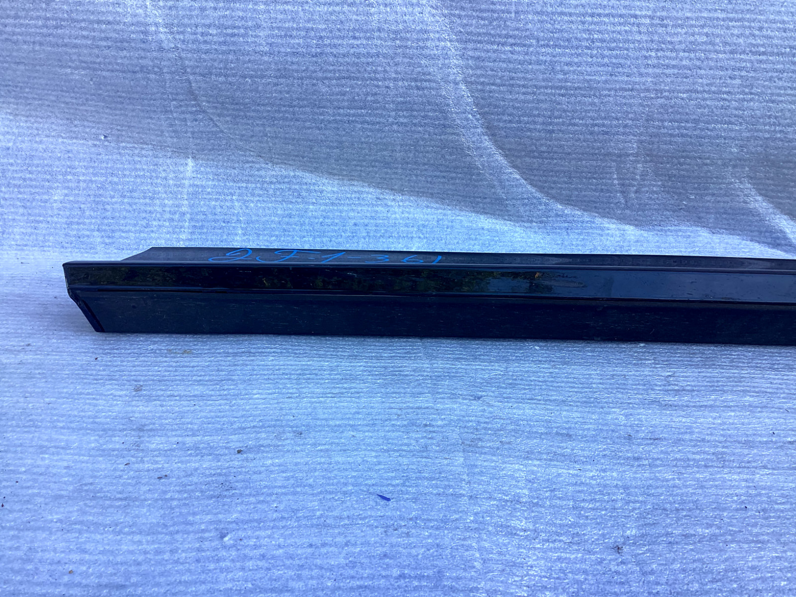 2019-2022 Lamborghini Urus front left door molding OEM