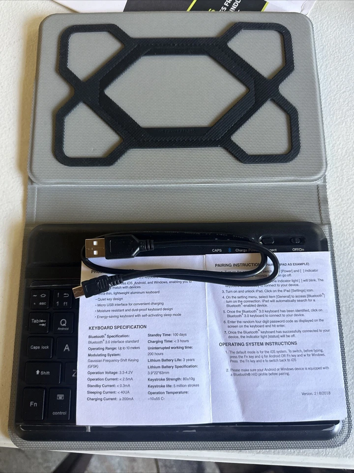 M-Edge Folio Power Pro Universal Keyboard Case Fits Tablets 7"-8" - Image 3 of 4