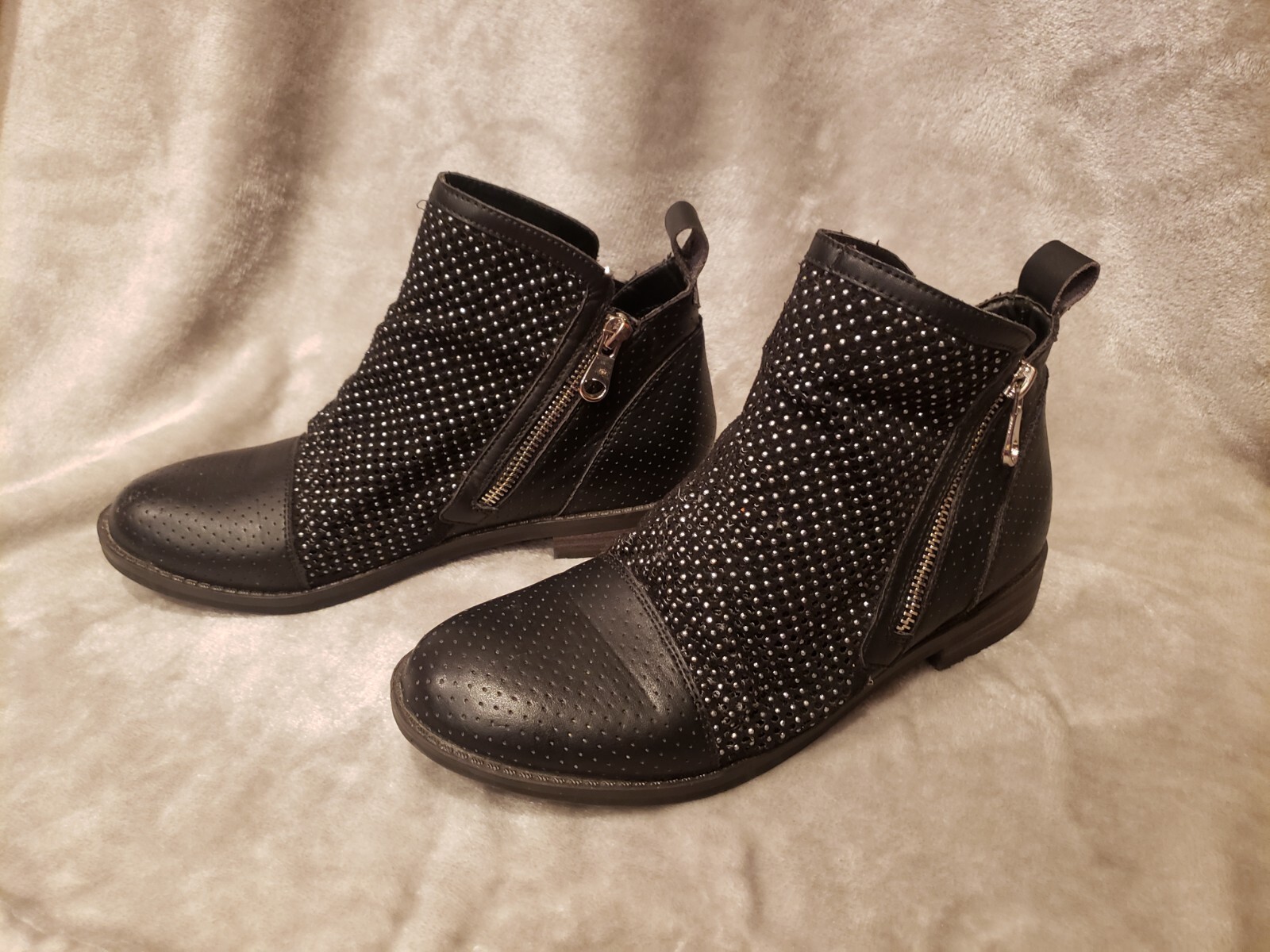 Bata Studded Real Leather Ankle Booties Italian Design Womens Size 7.5