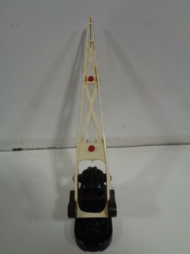 POSTWAR VINTAGE LIONEL #252 O GAUGE OPERATING LIGHTED CROSSING GATE - Picture 2 of 4