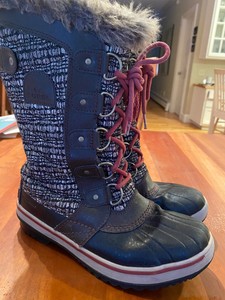 snow boots size 5.5
