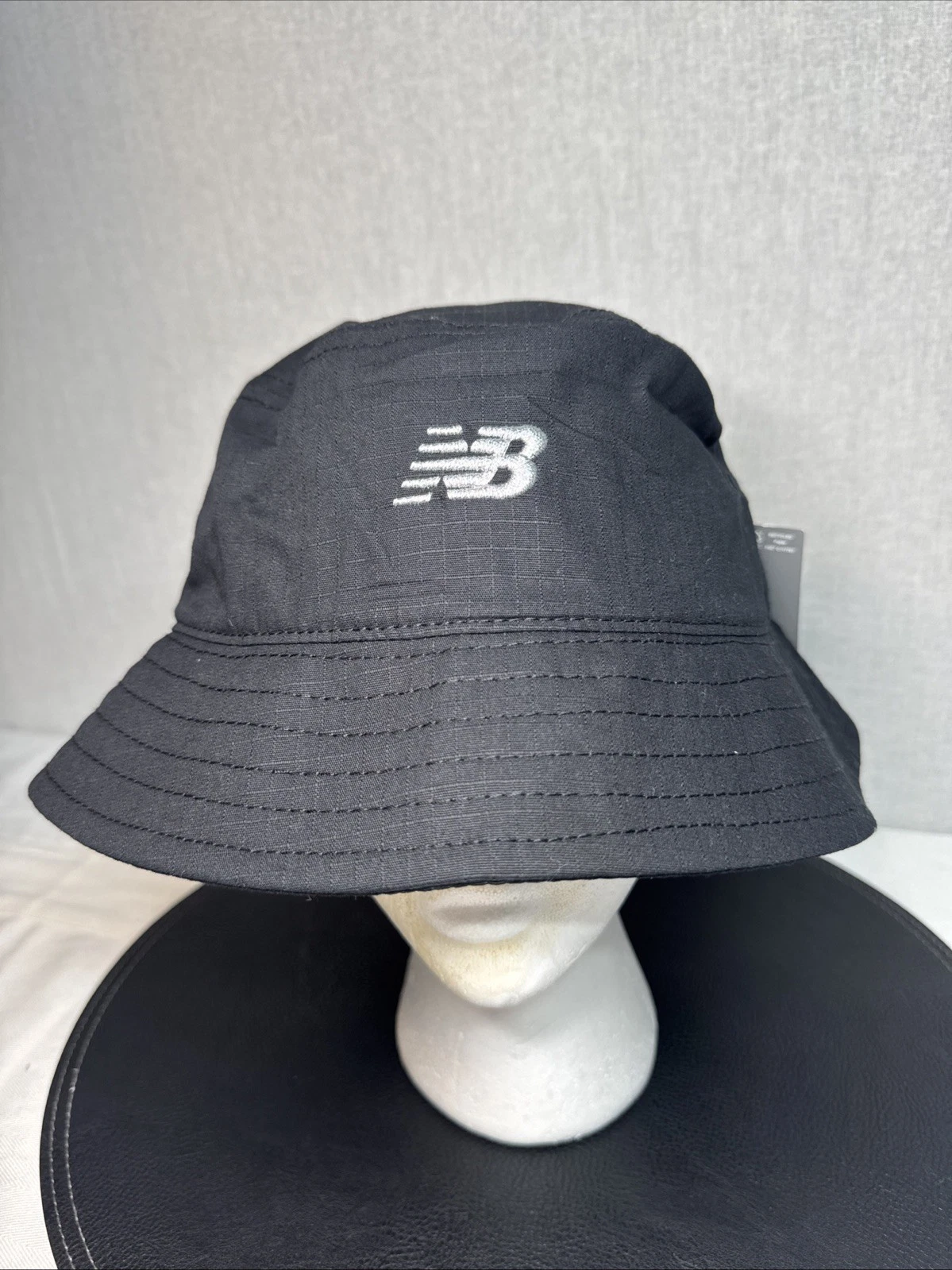 New Balance Flying Black Bucket Hat Size S/M Silver Logo LAH51018 New With Tags