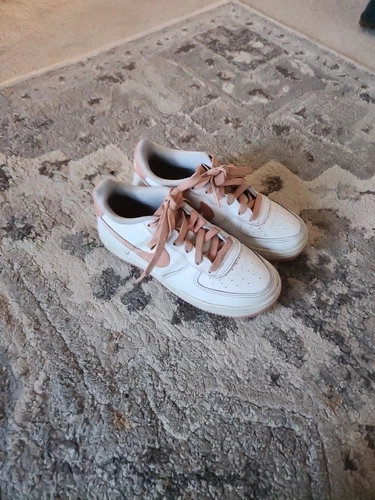 Nike Air Force 1 Low Big Kids taglia 4 rosa e bianco