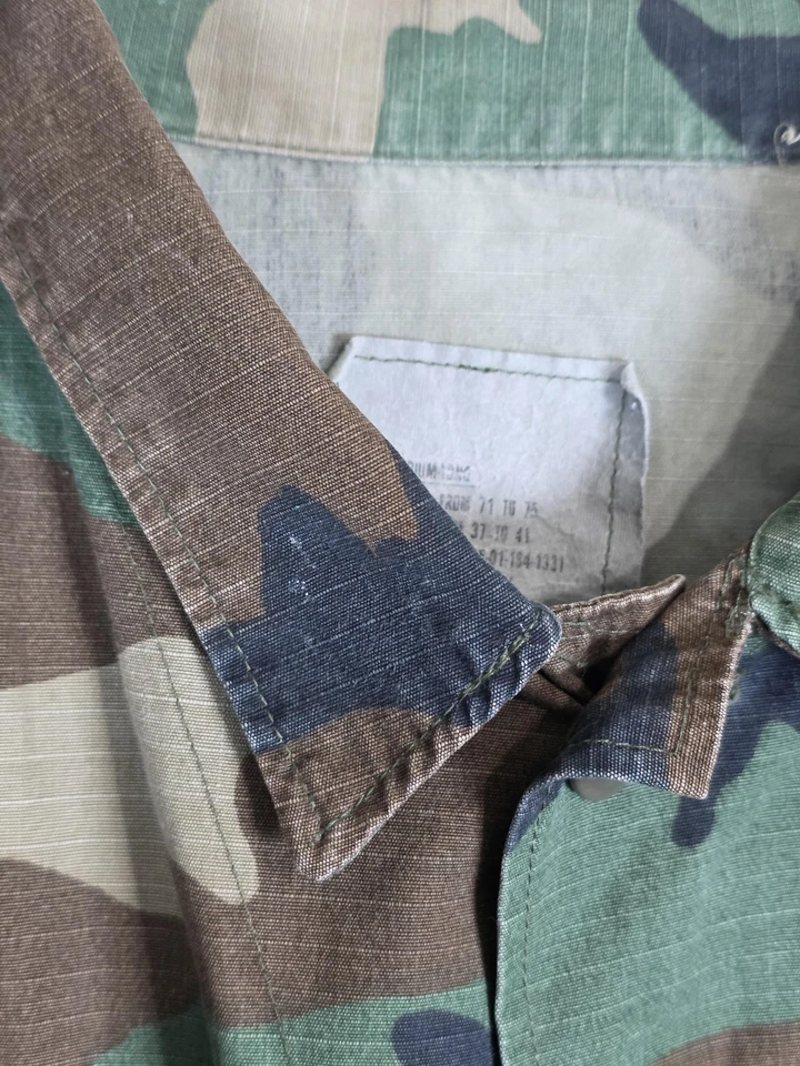 Chaqueta De Colección Ejército de Estados Unidos Para Hombres Mediana Larga BDU Woodland Camuflada Ripstop Años 90 Grunge Foto 2 de 4