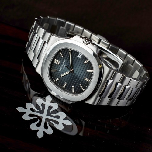 Patek Philippe Nautilus 5711/1A-010 Stainless Steel Blue Dial Complete Set