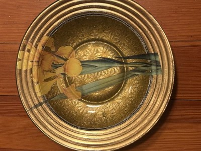 Scott Potter 8  shallow bowl, in beautiful condition, with a daffodil pattern