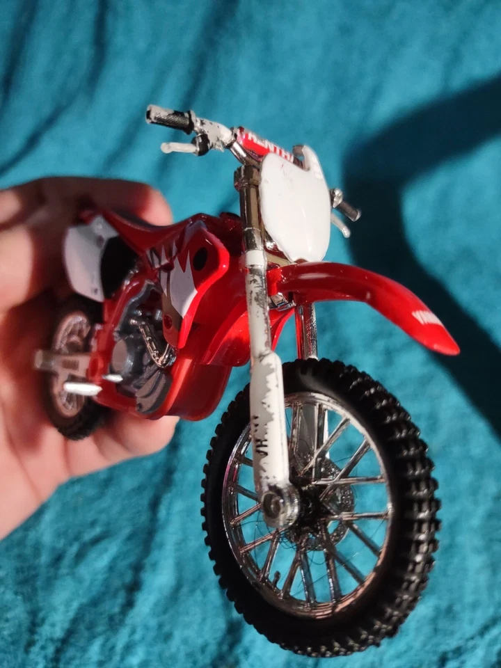 Maisto1:18 Yamaha 2018 Mt-07 Replica Alloy Used Without Stand - Image 3 of 4