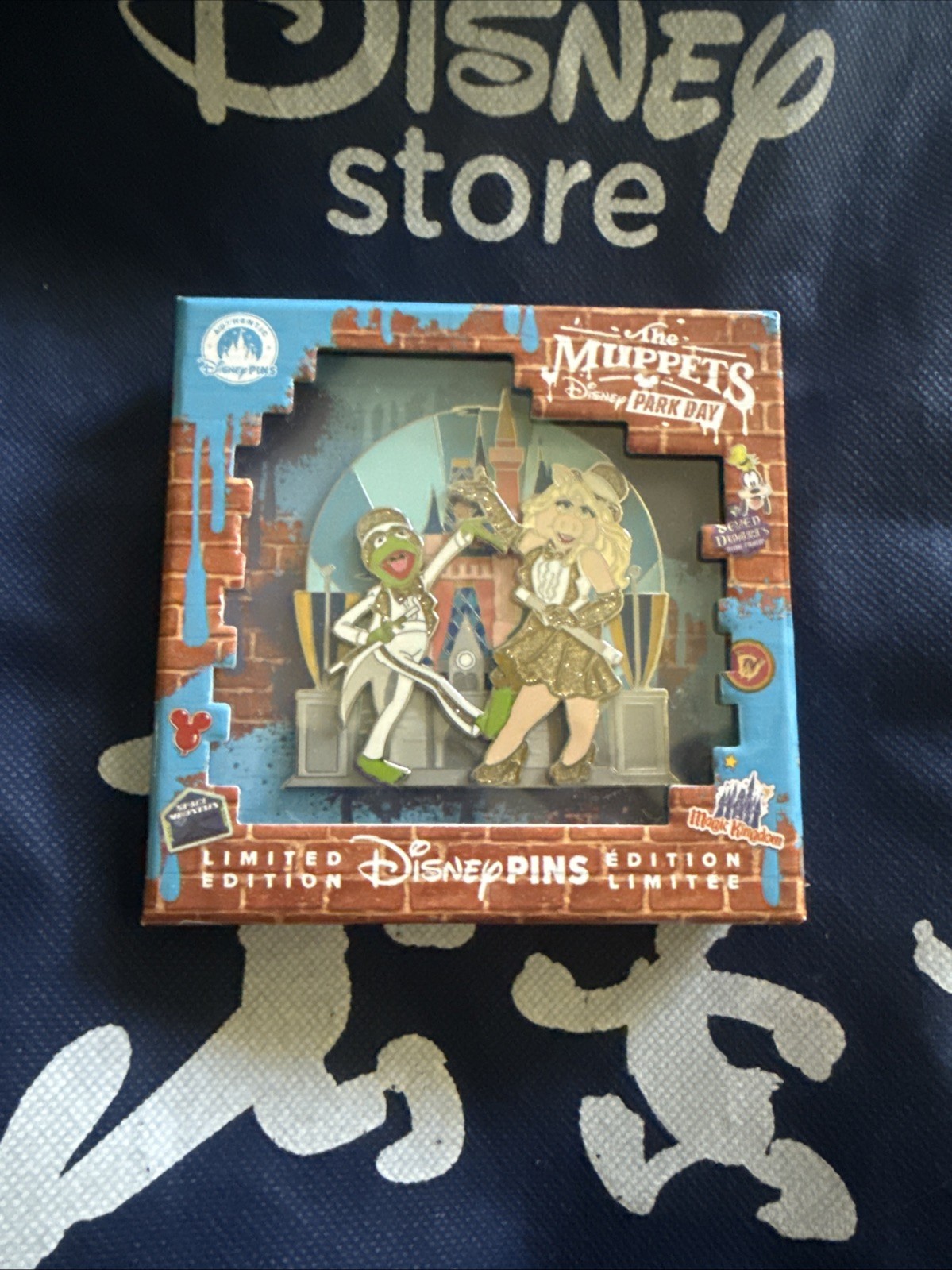 Disney Parks 2026 The Muppet Kermit Miss Piggy Castle Mini Jumbo LE Pin 