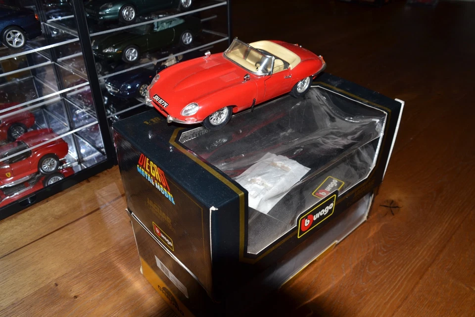 jaguar e type 1:18 burago - Bild 1 von 4