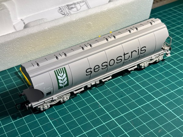 RENFE VAGÓN TOLVA DE CEREALES SESOSTRIS EPOCA IV JOUEF 669100