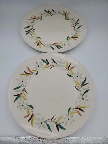 MCM REDWING set Of 2  Daisy Chain Dinner Plates 10 3/8 In