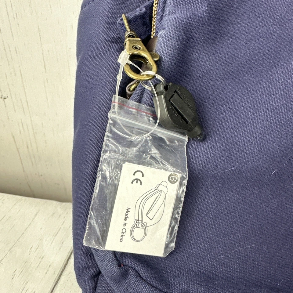 Mochila delgada Travelon antirrobo Courier - Lona azul marino - Cremalleras de bloqueo Foto 3 de 4