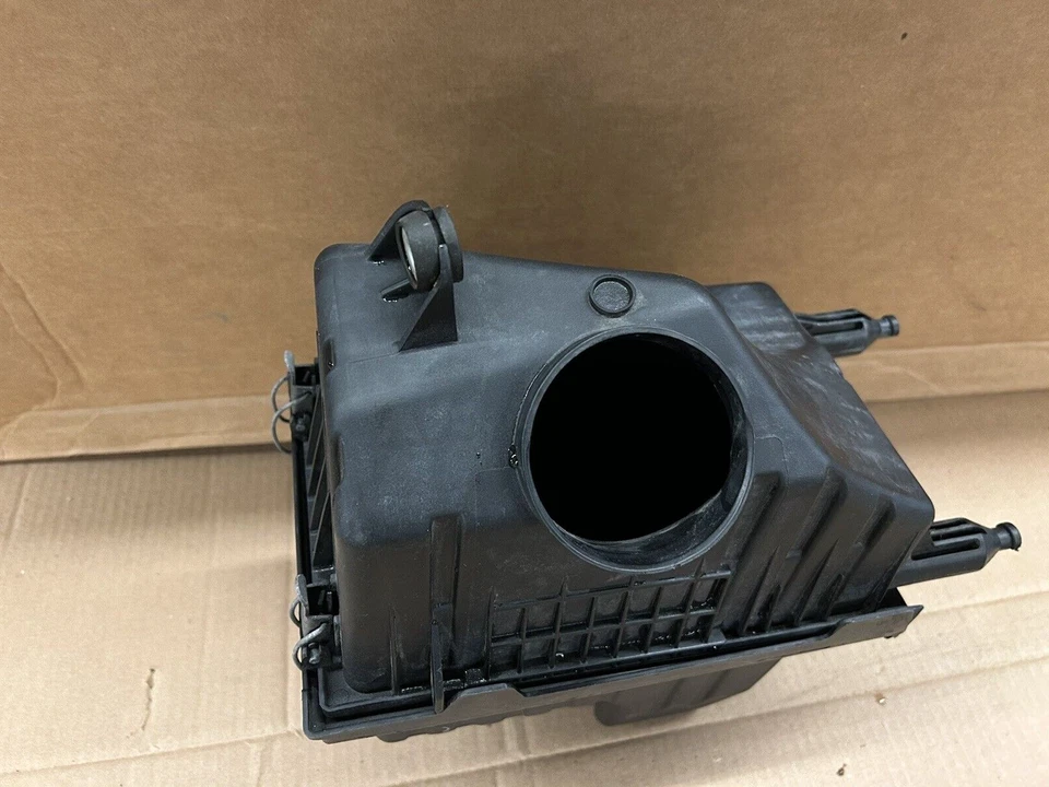 2007 ford escape air box cleaner 2.3L 2005-2007 - Image 4 of 4