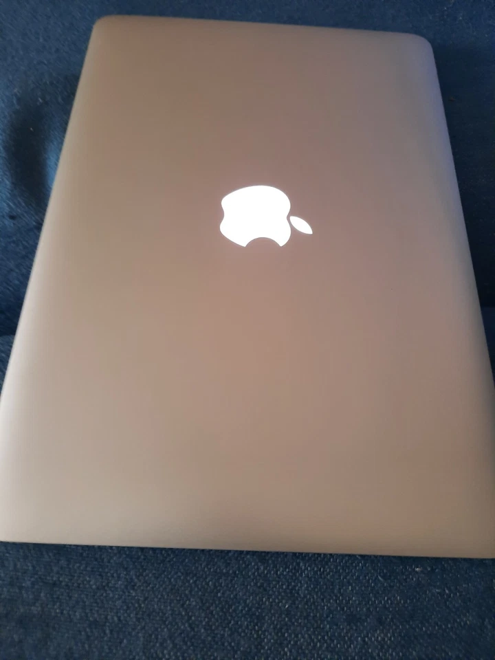 Apple MacBook Pro A1502 33,8 cm (13,3 Zoll) Laptop  - Bild 2 von 3