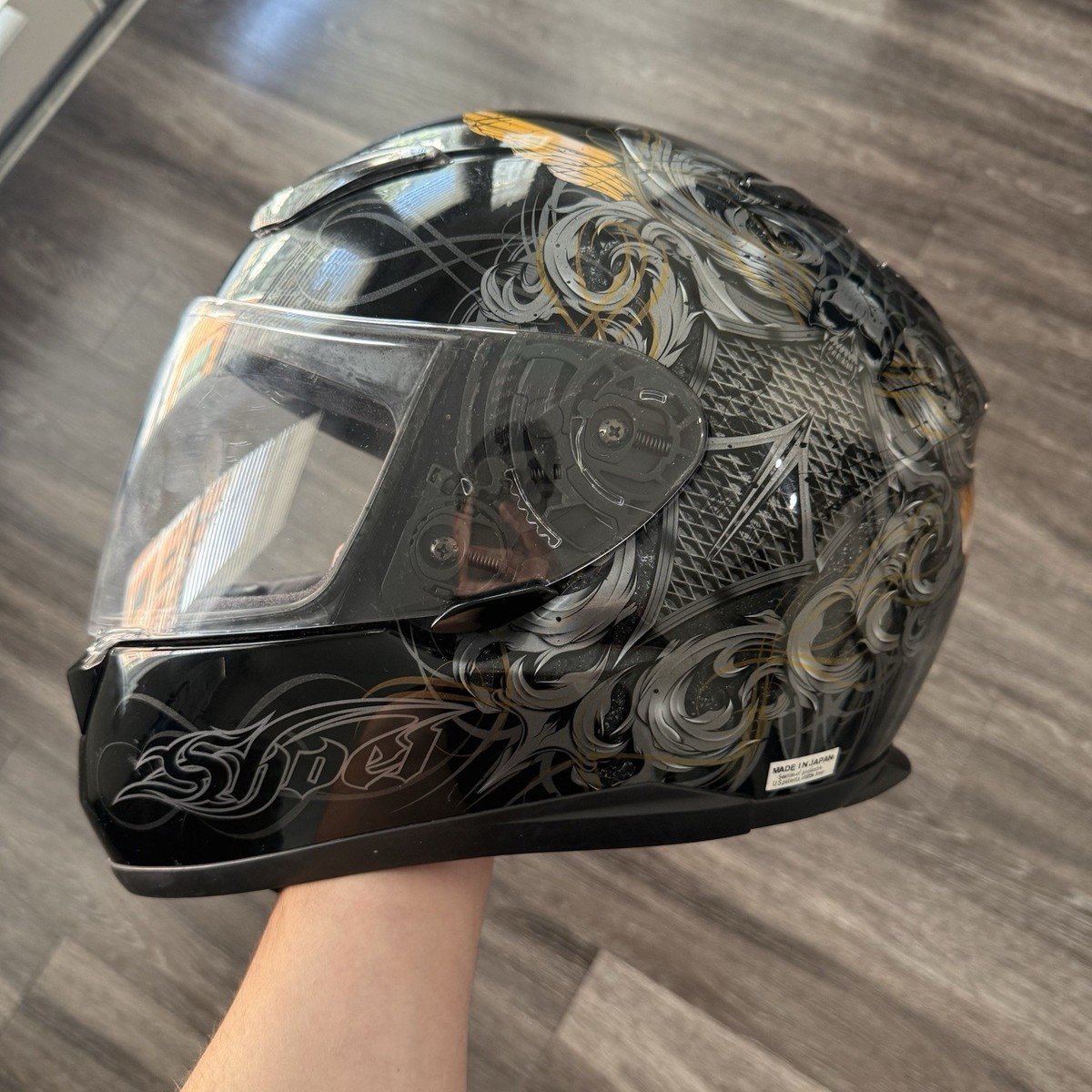 Shoei RF-1100 Size Large Full Face Helmet Black Gold Skulls Wings January 2010 Shoei RF-1100 Size Large Full Face Helmet Black Gold Skulls Wings January 2010