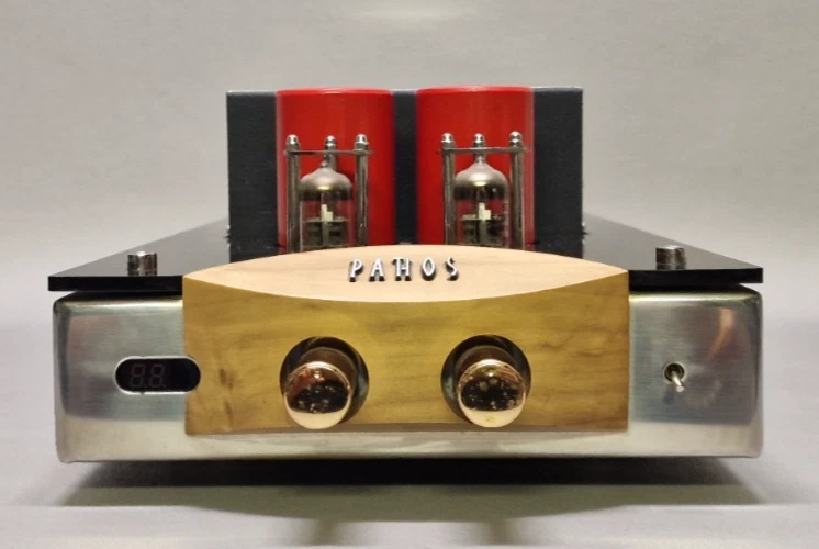 Amplificatore integrato ibrido Pathos Classic One - Immagine 2 di 4