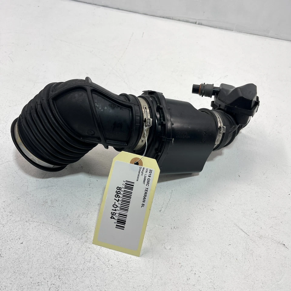 ОРИГИНАЛЬНАЯ ВЫПУСКНАЯ ТРУБА ВОЗДУХОВОДА ВОЗДУХООЧИСТИТЕЛЯ ДВИГАТЕЛЯ GMC TERRAIN SL 2018-2021 1,5 Л - Изображение 2 из 4