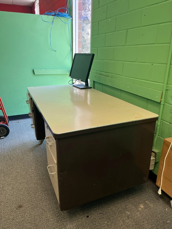 office desk metal with formica top - Image 2 of 2