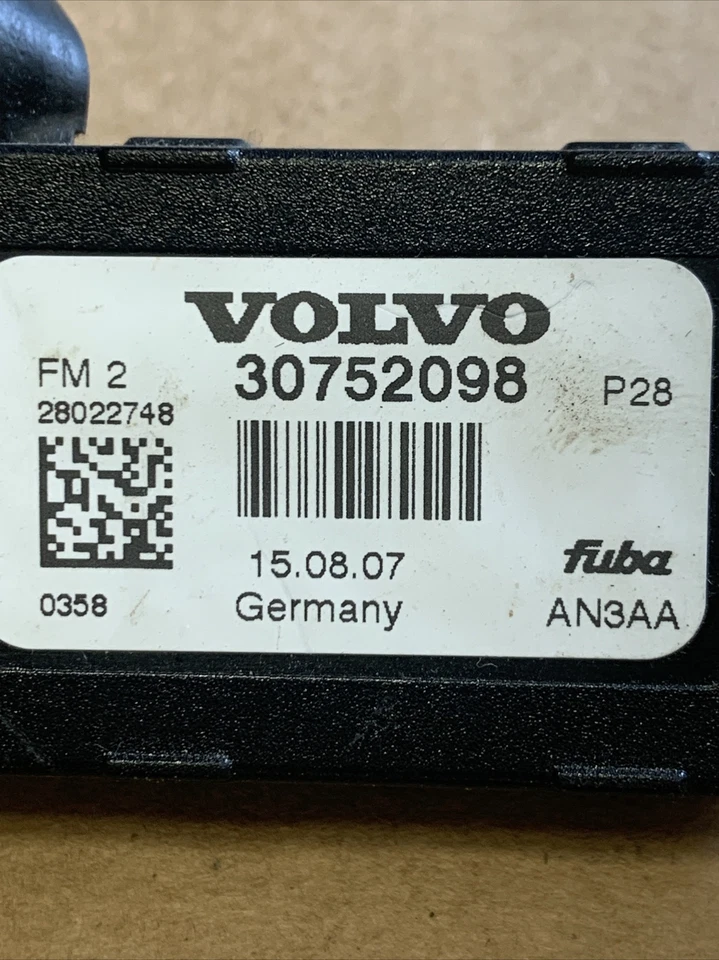 07-14 VOLVO XC90 ЗАДНИЙ ЛЕВЫЙ СО СТОРОНЫ ВОДИТЕЛЯ РАДИОАНТЕННЫЙ УСИЛИТЕЛЬ OEM 30752098 - Изображение 4 из 4