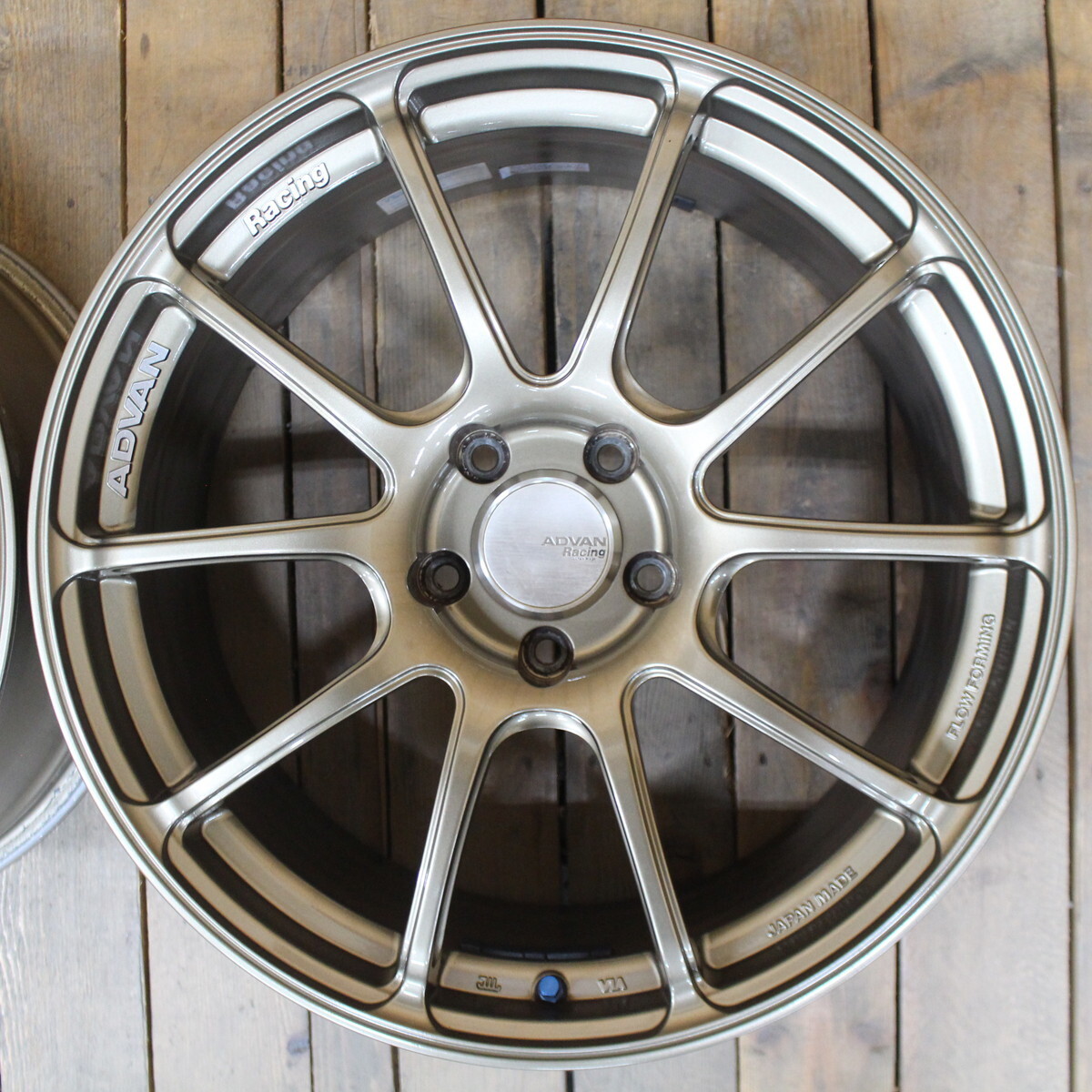 WRX STI ホイール　ADVAN Sport 19インチタイヤセット　2/4 19