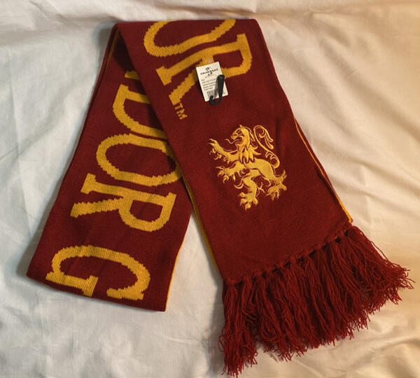 Universal Studios Wizarding World of Harry Potter Gryffindor Reversible Scarf BN