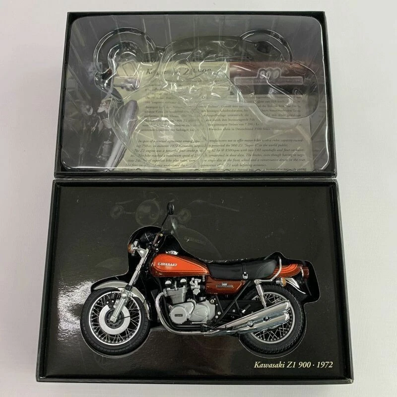 MINICHAMPS Kawasaki 900 Z1 1972 1/6 スケール Minichamps 1:12 Kawasaki 900 Z1 Super 4 Year of construction 1972