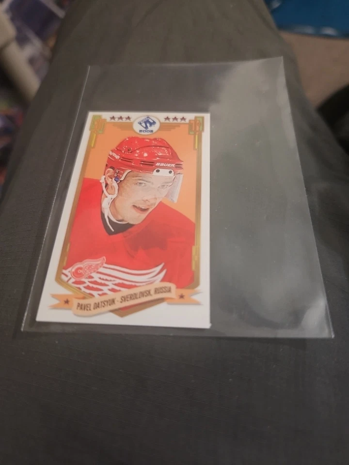 01-02 Pacific Private Stock Pavel Datsyuk PS-2002 Detroit Red Wings Rookie 2001 - Image 2 of 3