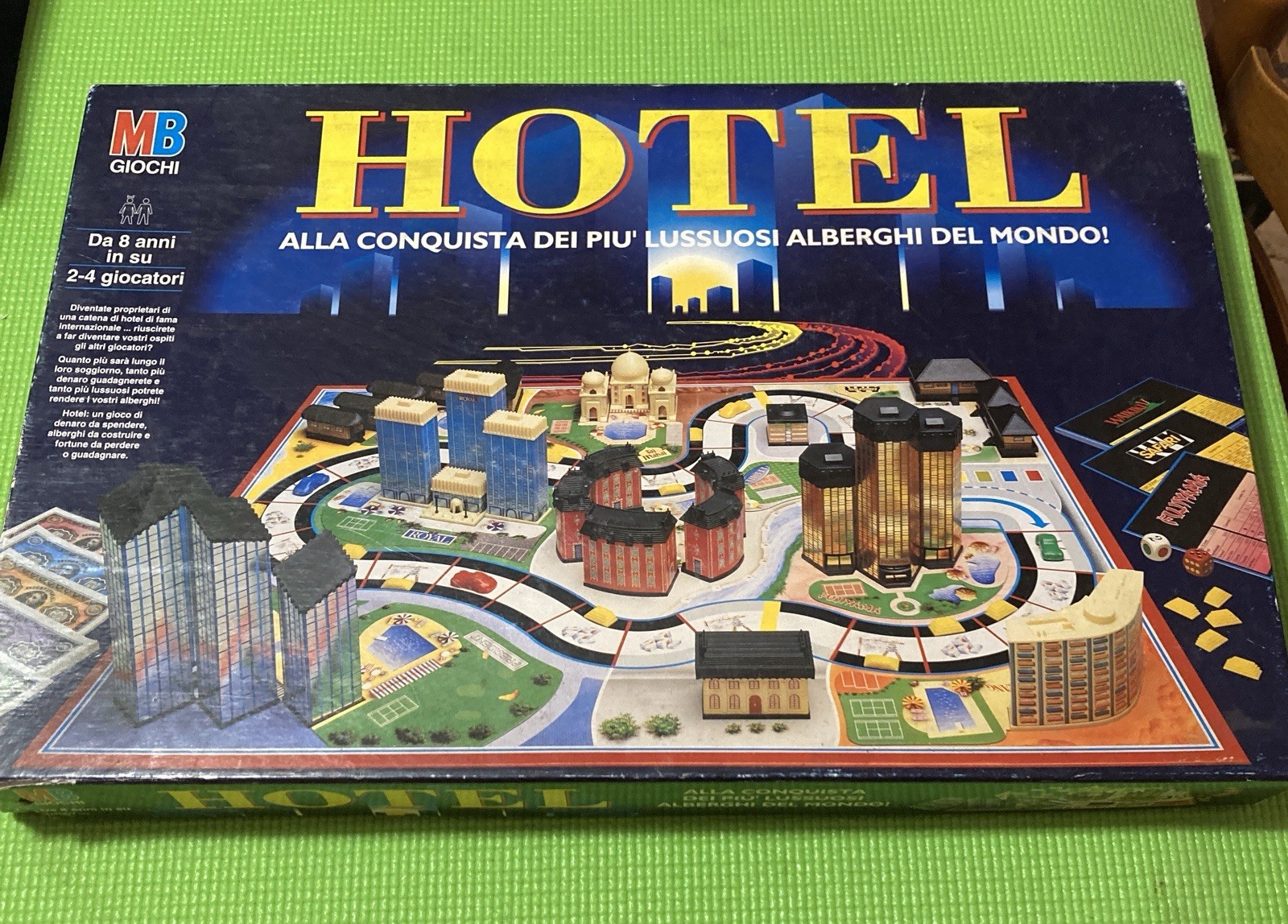 MB Giochi Hotel Gioco da Tavolo Finanza 2-4 Giocatori Da 8 Anni in Su