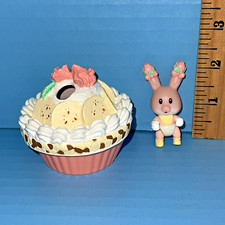 Tea Bunnies Baby Sweet Pea Bunny Figure Cupcake Playpen Vintage 1995 Tomy