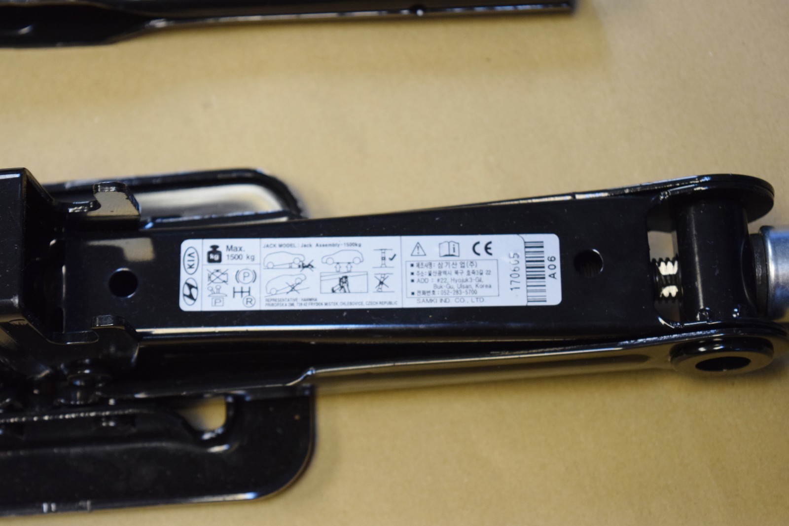 GENUINE HYUNDAI I800 KIA SEDONA LIFTING TOOL JACK HANDLE WHEEL BRACE