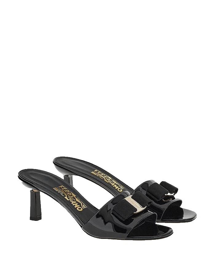 Arco de mujer Salvatore Ferragamo Sandalias de Cuero de Patentes