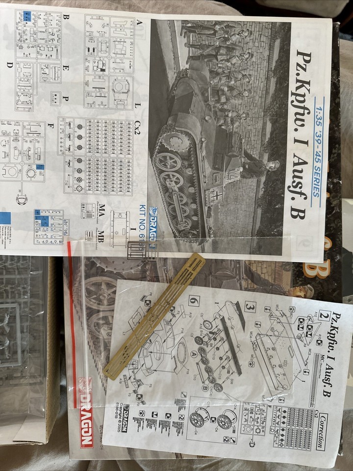 Dragon 1/35 Scale PzKpfw I Ausf B German WWII Tank Plastic Model Kit