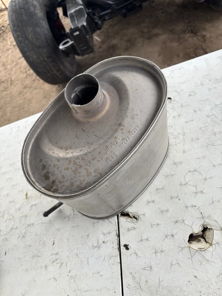 Honda Accord 1998 2002, Acura 4 puertas 2,3 L centro de escape resonador 4082 (silenciador) Foto 3 de 4