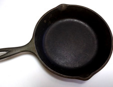 Vintage 8 inch Cast Iron Pan 5SK Unbranded Made in USA Heat Ring w/3 Notches