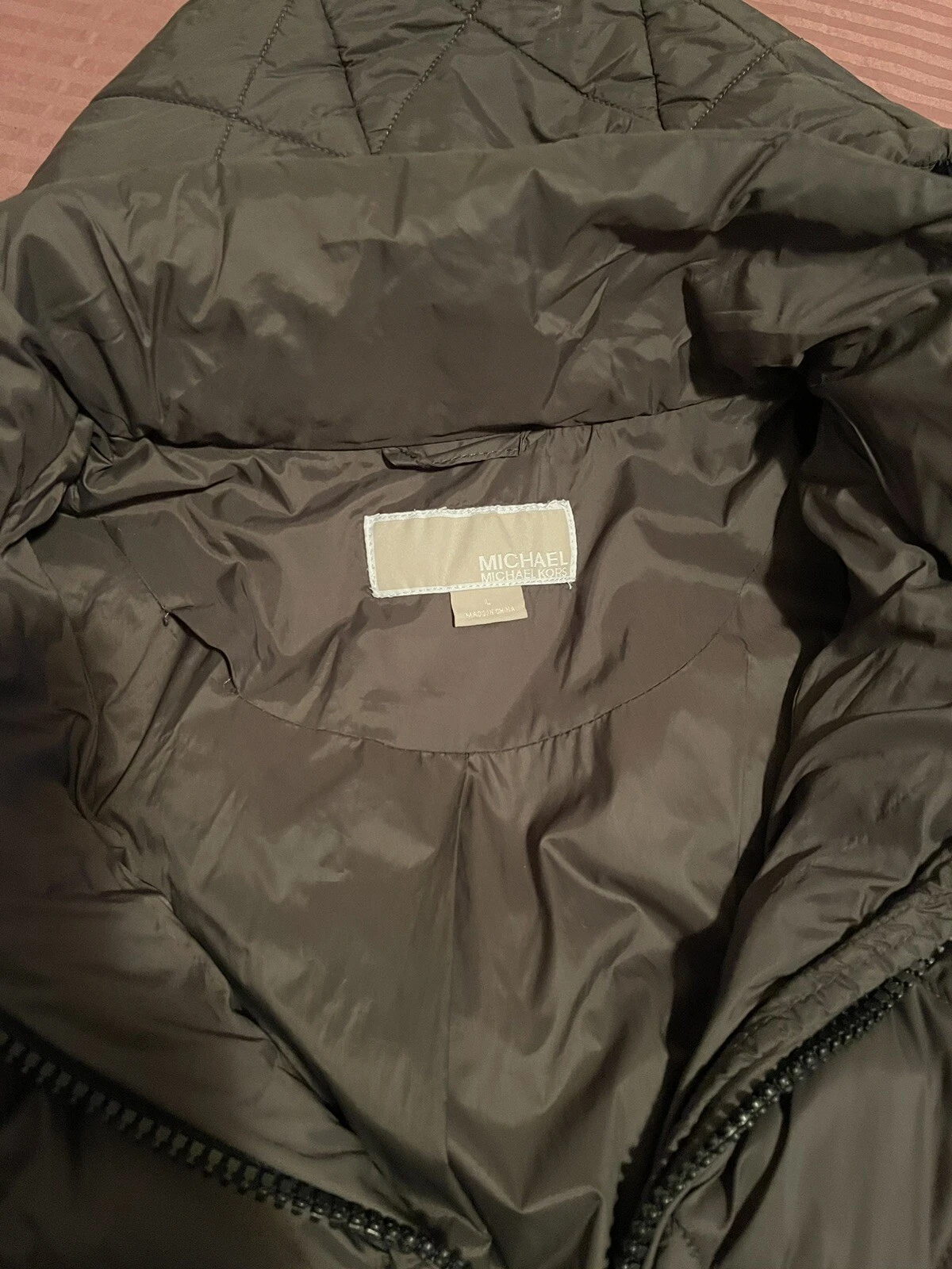 Michael kors cappotto grande verde scuro con cappuccio con cerniera rimovibile.