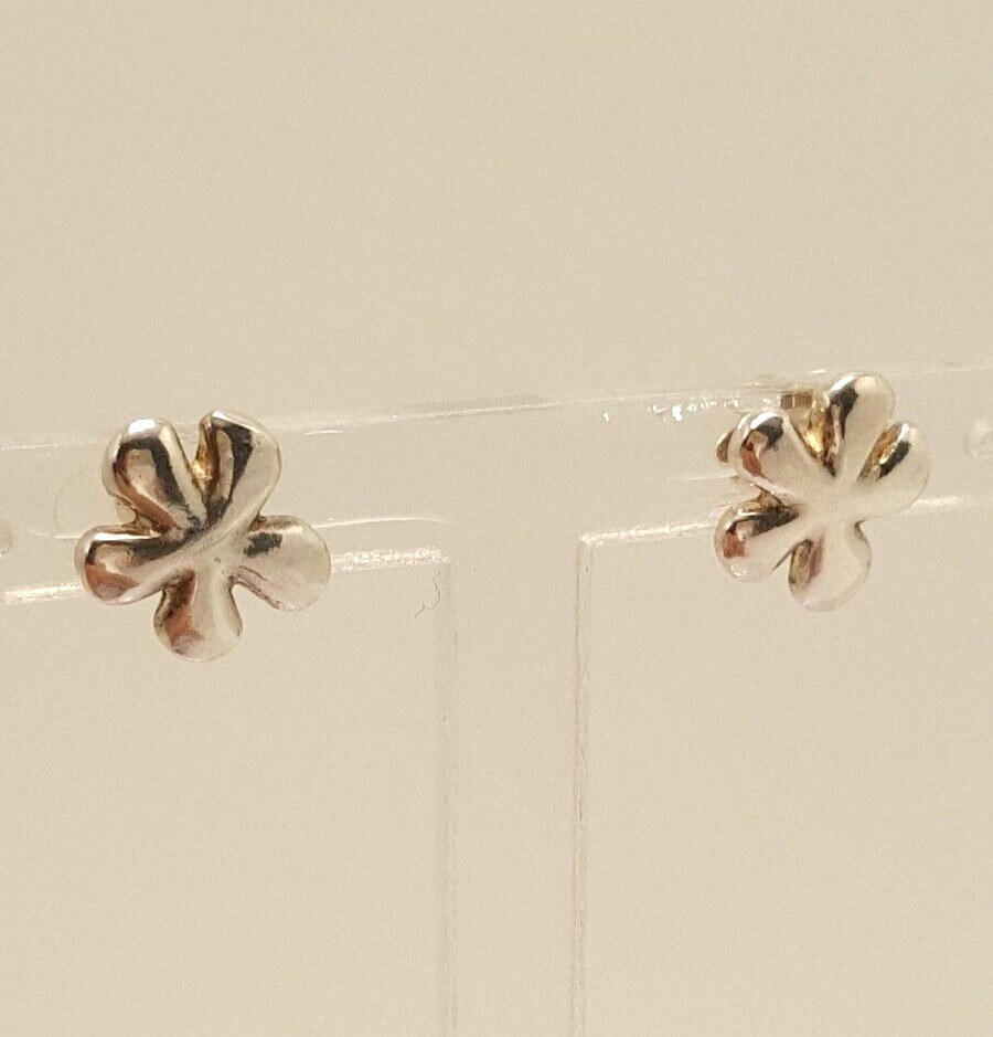 Gorgeous Solid Sparkling Flower Shape Stud Earrin… - image 15