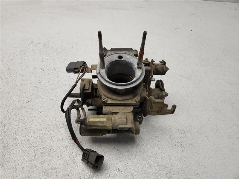 1991 1992 1993 Nissan Pickup corpo do acelerador 4 cilindros através de 3/92 fabricante de equipamento original 1611986G11 - Imagem 4 de 4