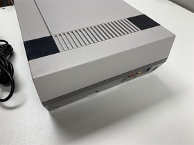 Nintendo NES Console Bundle Excellent Refurbished OEM Controller