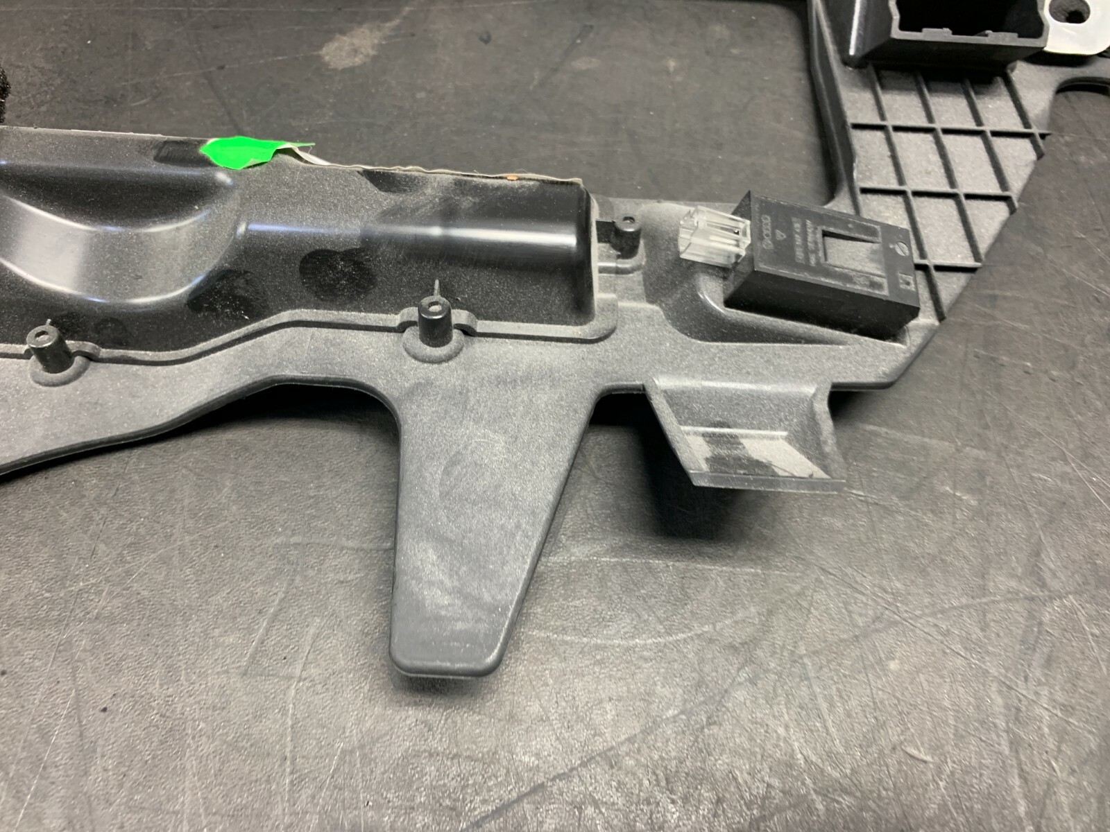 2012 AUDI R8 V10 GT OEM DRIVER KNEE PANEL TRIM DASH