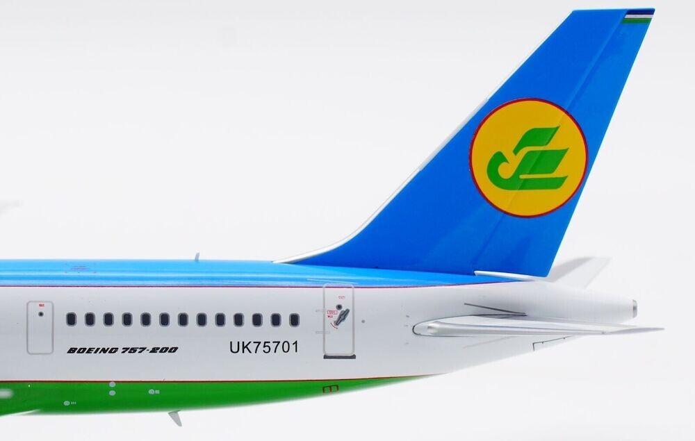 1:200 IF200 Uzbekistan Airways Boeing 757-23P UK75701 W 1:200 IF200 Uzbekistan Airways Boeing 757-23P UK75701 W