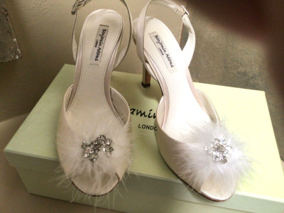 NIB BENJAMIN ADAMS '' LANA'' $239 open toe feather slingback SILK IV heel shoes 8
