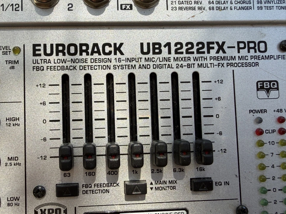 Behringer Eurorack UB1222FX-PRO Mezclador de 12 Canales UB-1222-FX Pro Consola U260351 Foto 4 de 4