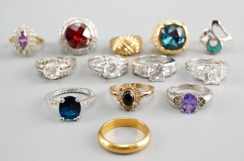 Vintage-Now Costume Fashion Jewelry Rings 13 Piece Mix Tone Wear Resell