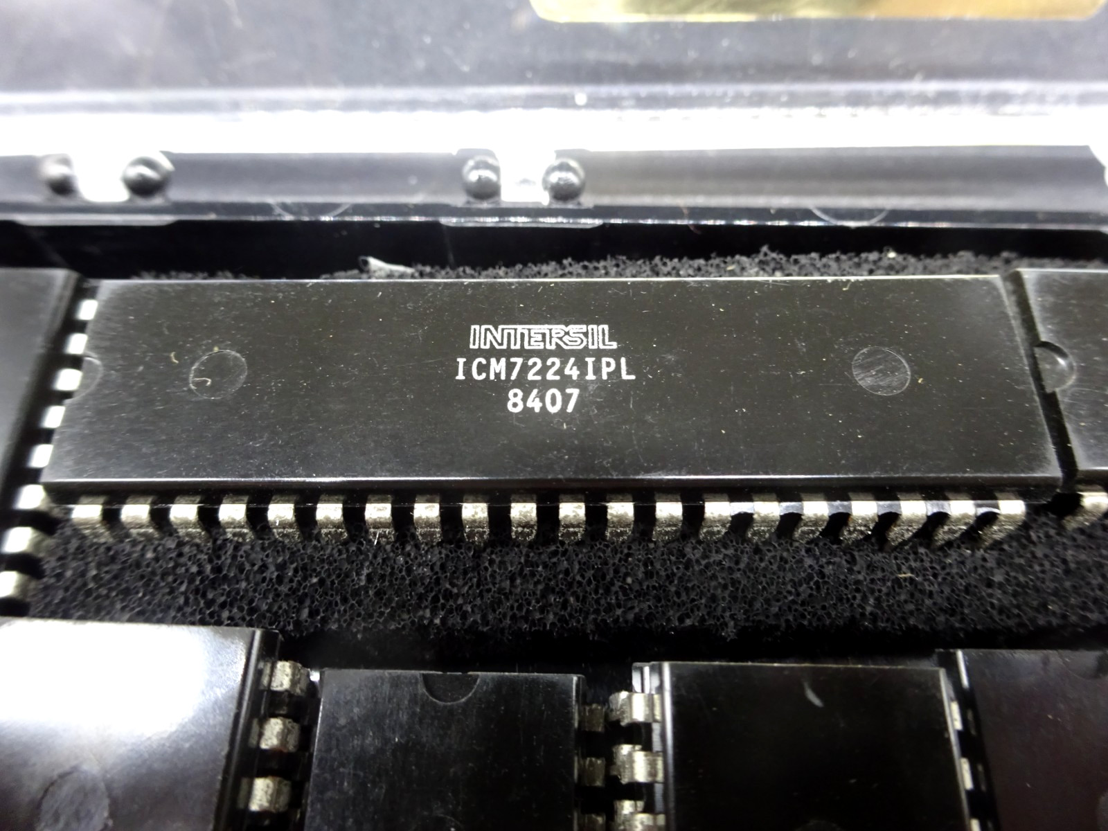 ICM7224 Intersil 4-1/2 Digit LCD Display Counter ICM7224IPL, 7 segment
