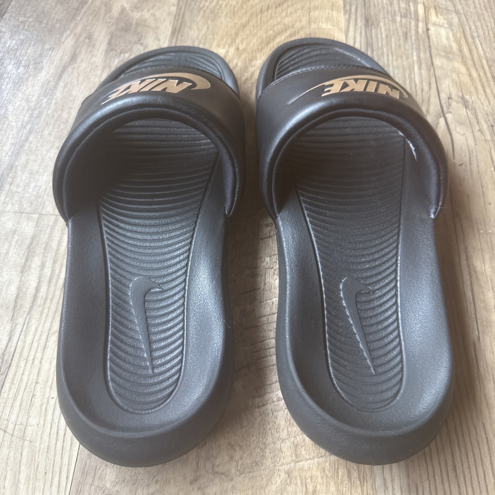 Nike Women's Black Basic Active Slides VICTORI ONE - image 2