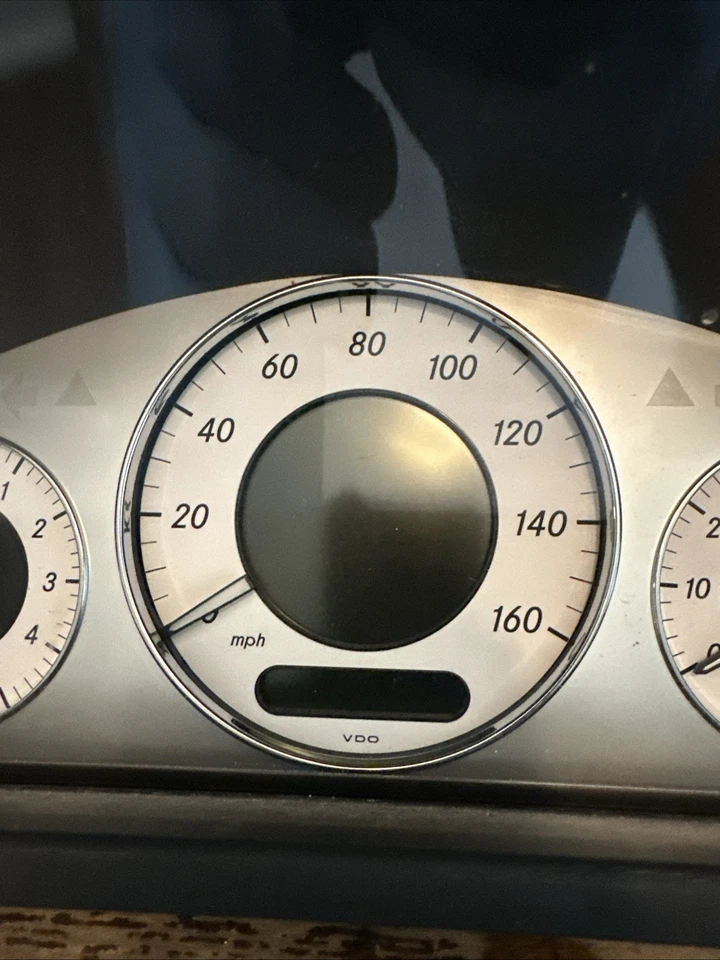 Cuadro velocímetro Mercedes Benz CLK350 CLK550 2008-2009 A2095406248 OEM. U Foto 3 de 4