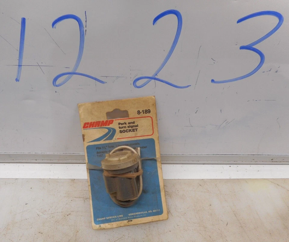 NOS 8-189 CHAMP PARK Y TOMA DE SEÑAL DE GIRO Foto 2 de 2