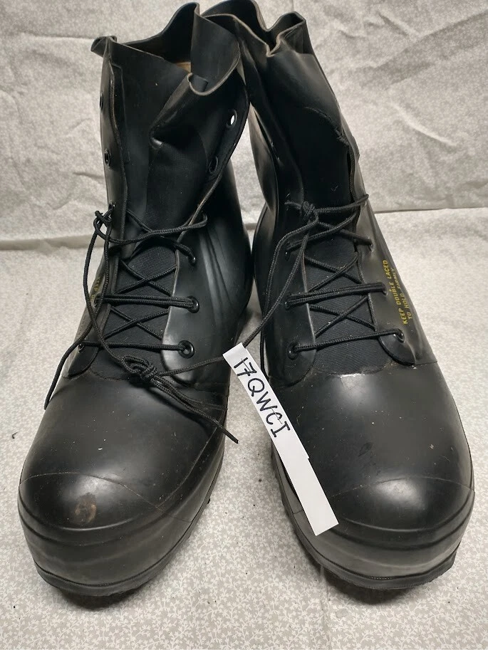 MICKEY MOUSE BUNNY BOOTS 14 REGULAR Black UNISSUED usually fits size 15 shoe