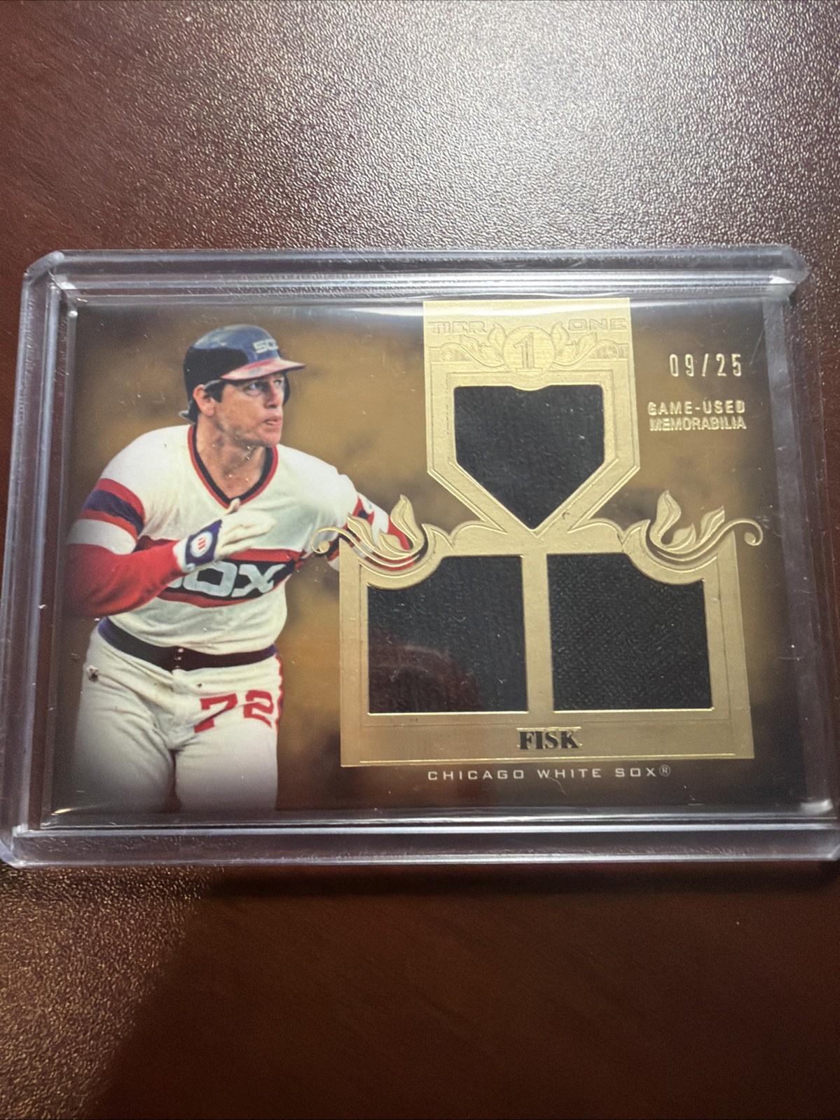 2011 Tier One Carlton Fisk Game Used Jersey Card /25-White Sox view 1