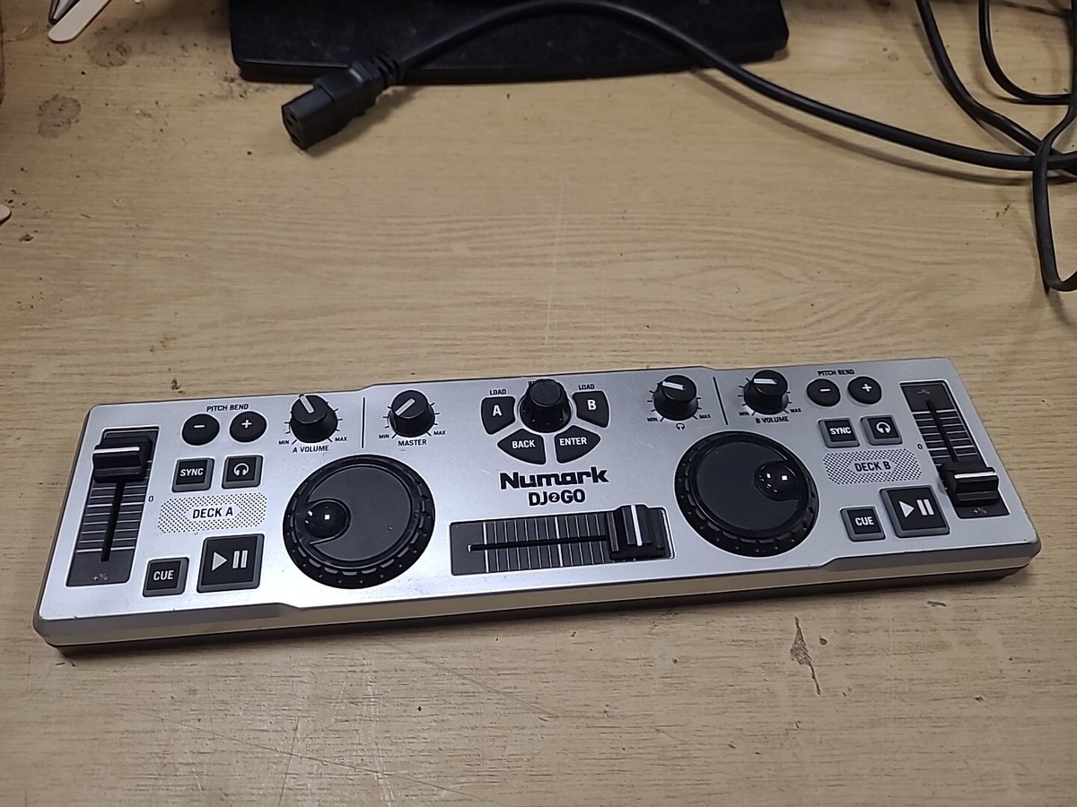 Numark DJ2GO - DJ controller - UNTESTED Spares Or Repairs